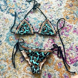 New ANGEL DE LA GUARDA 2 piece swim bikini Sz M Animal print